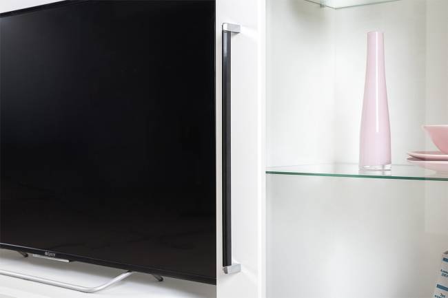 Комод-тумба под ТВ с полкой и пенал со стеклом Валенсия цвет белый шагрень