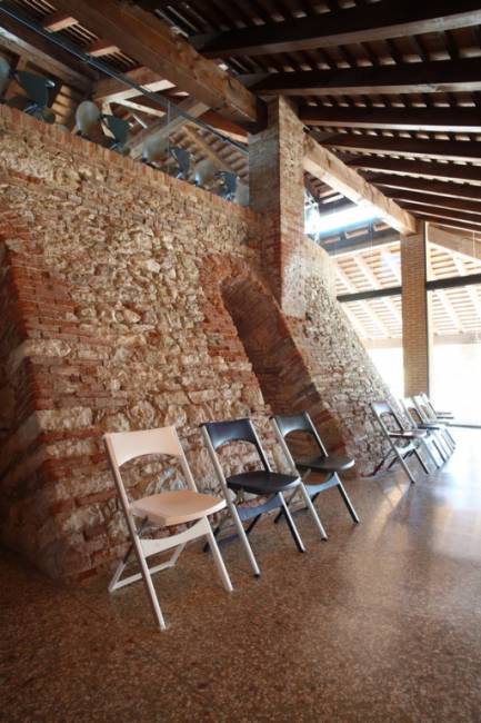 Стул пластиковый складной Compact темно-синий 435х470х775 мм