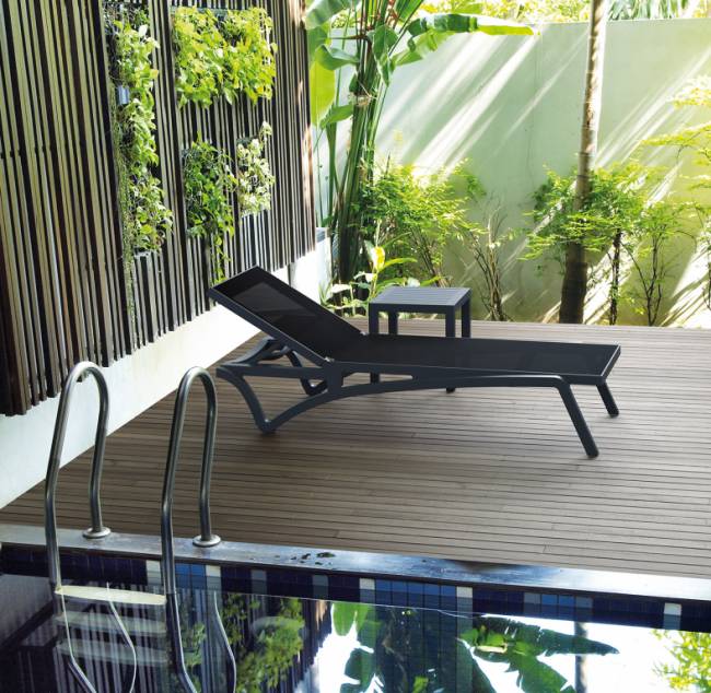 Столик пластиковый для лежака Ocean Side Table черный 450х450х450 мм