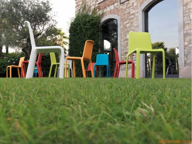 Стул пластиковый Snow красный 470х550х805 мм