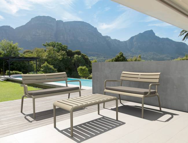 Столик пластиковый журнальный Paris Lounge Table бежевый 900х500х400 мм Столик пластиковый журнальный Paris Lounge Table бежевый 900х500х400 мм