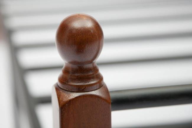 Кровать AT-126 дерево гевея/металл, 160*200 см (Queen bed), красный дуб/черный дуб темный дерево гевея/металл